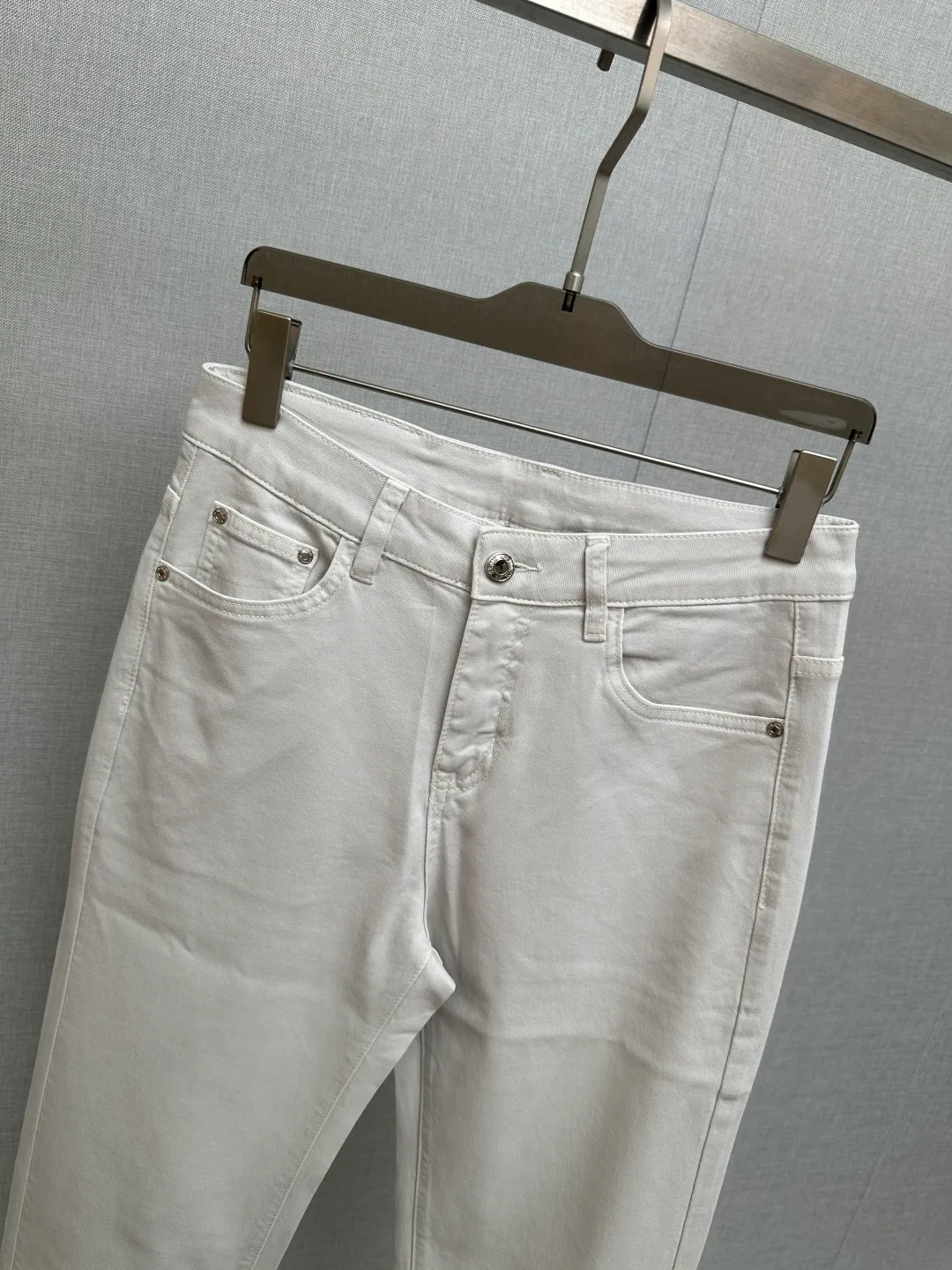 Available at the LP official website counter at the same time, the original is a very stylish pair of jeans, customized with original washed denim fabric, unique design, top-notch printing technology letter pattern logo, original hardware accessories decoration, an extremely outstanding pair of jeans, the materials and craftsmanship are extremely luxurious and exquisite, extremely high-grade, handsome and stylish upper body, recommended 👍, Sizes: 29-38